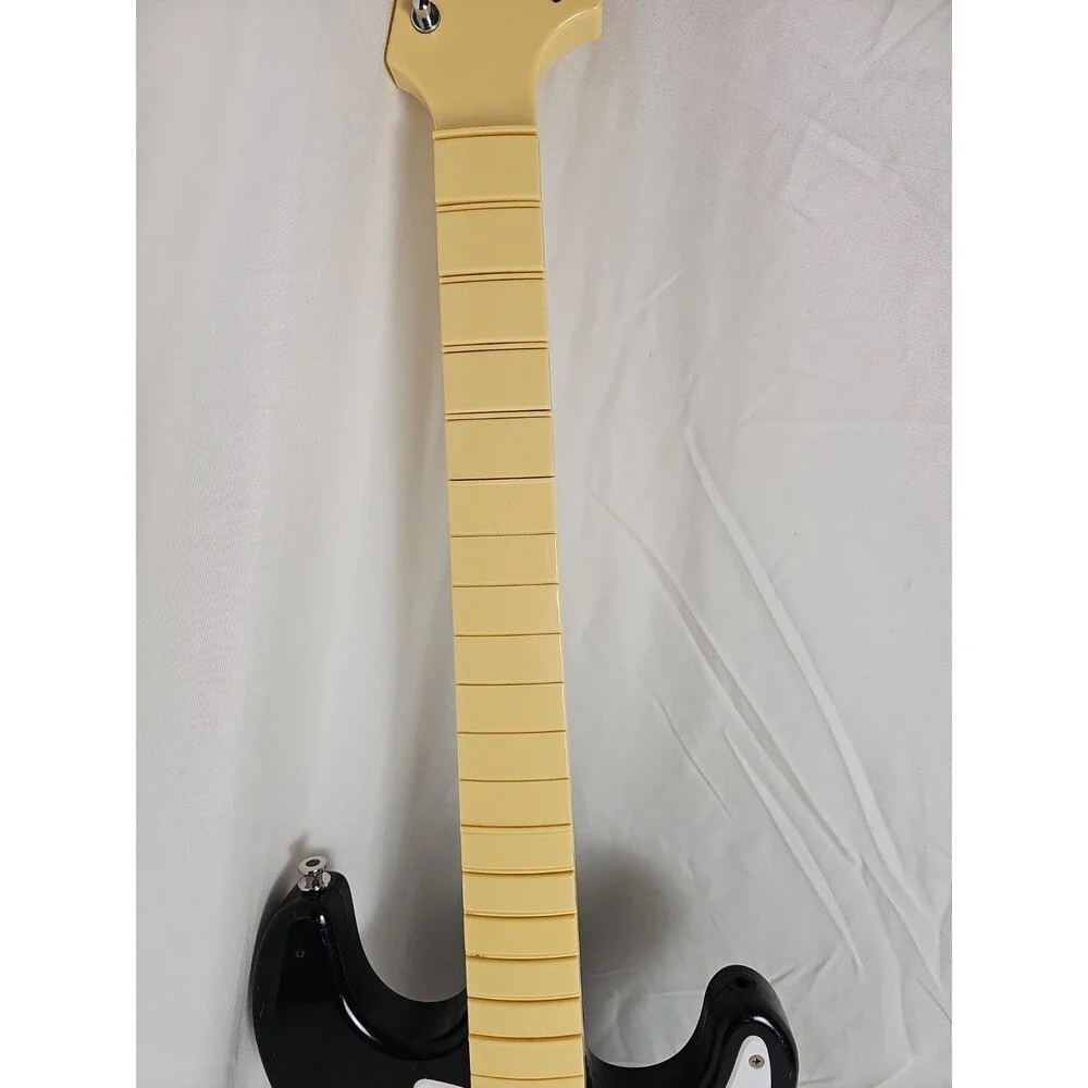 Fender Stratocaster Guitar Hero Controller for PS3 PlayStation 3 Black no dongle